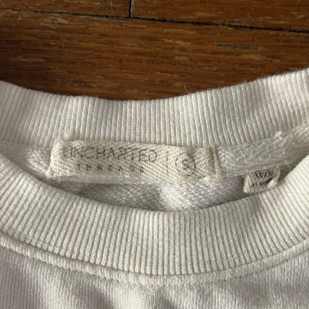 Small White Uncharted Threads/Paper store Cropped Sweatshirt Dancing Skeletons - Picture 4 of 10